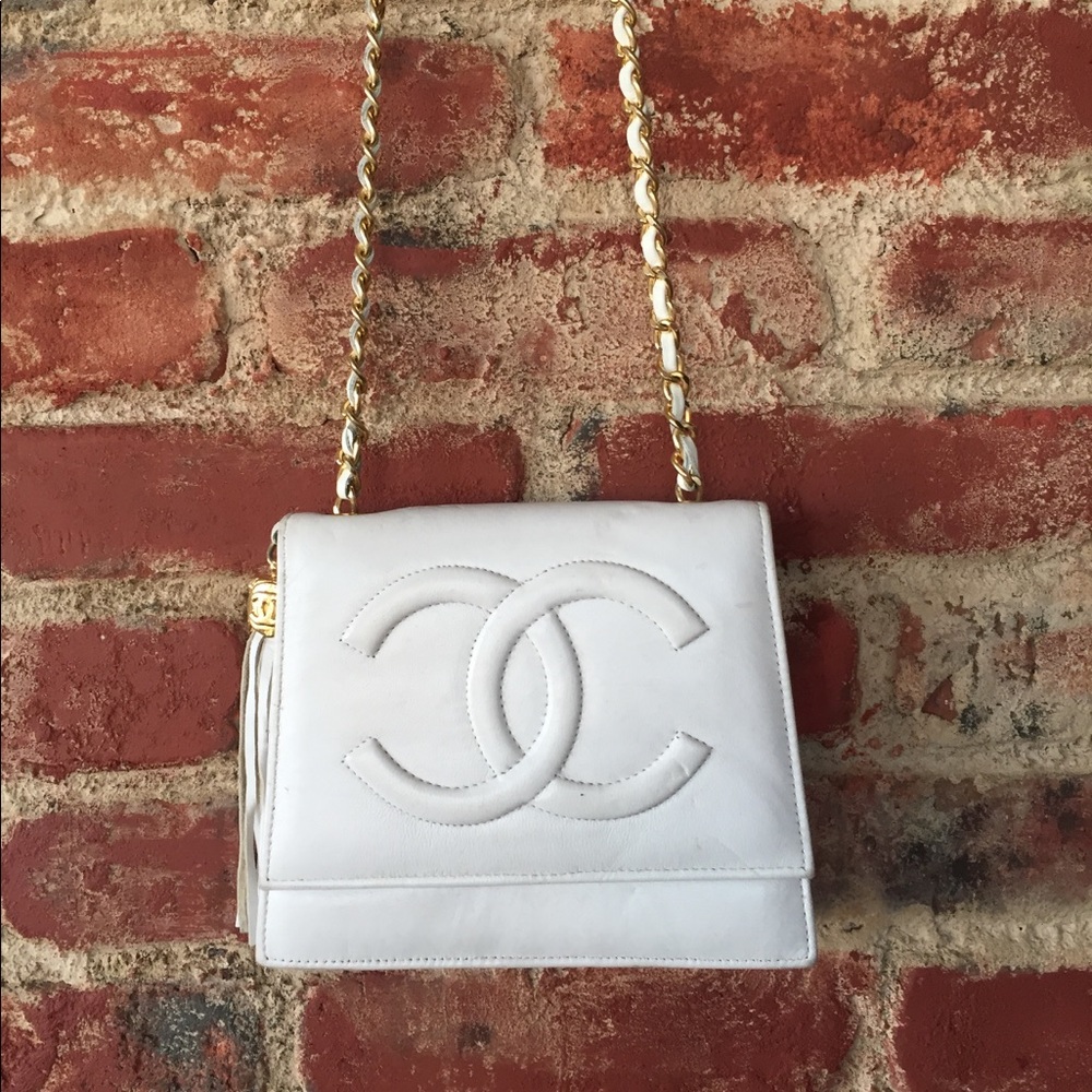 Vintage CHANEL leather white purse bag